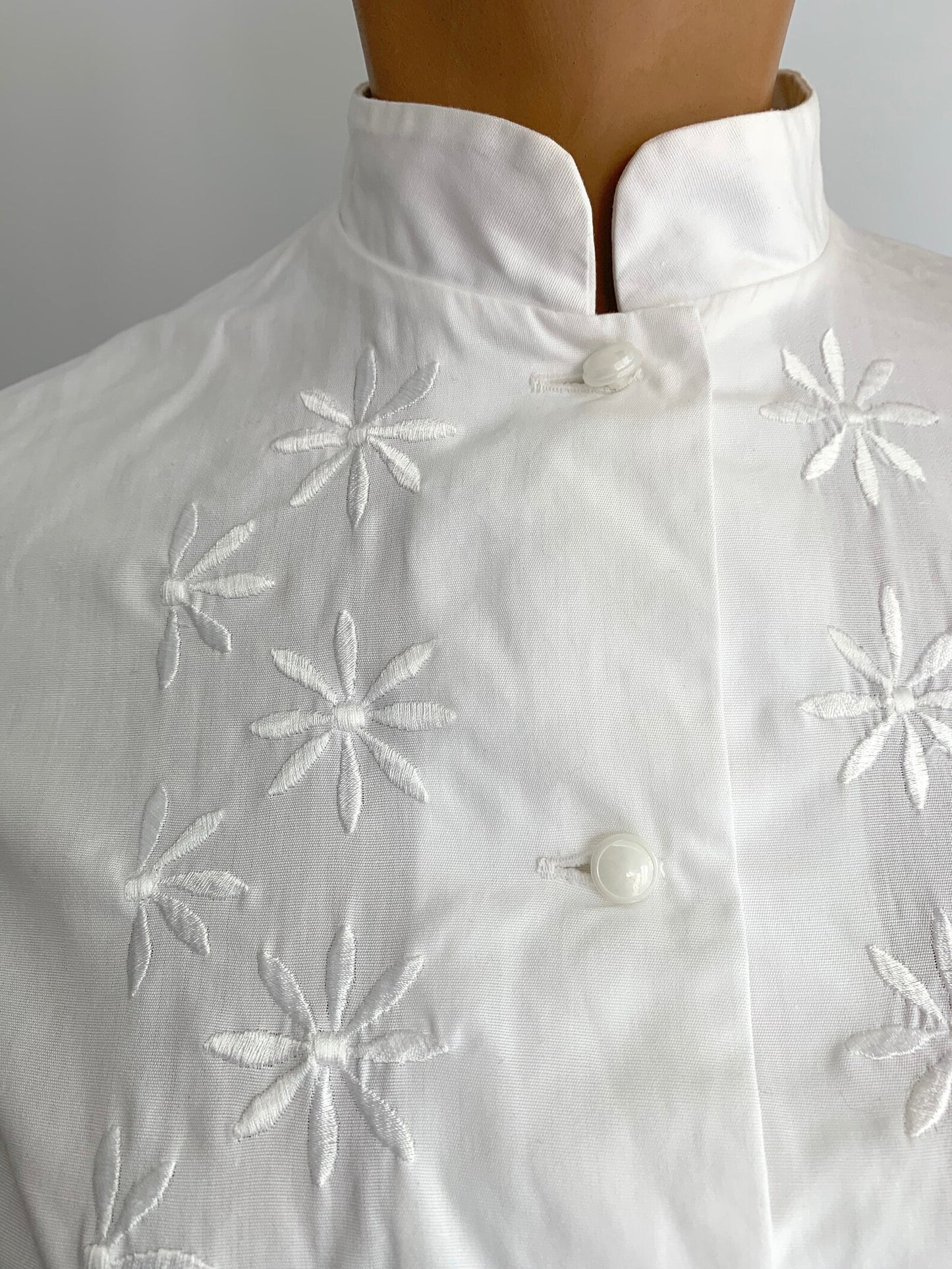 1950s Mandarin Collar Embroidered Cotton Blouse | S