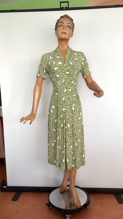XS | 1940s Green Graphic Rayon Day Dress