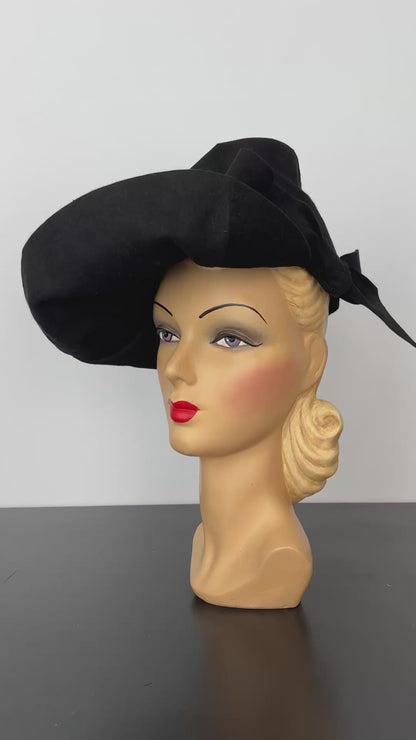 1940s Flamboyant Black Felt Hat with Large Brim and Bow