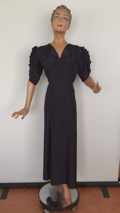 XL | Late 1930s Evening Dress With Ruched Sleeves