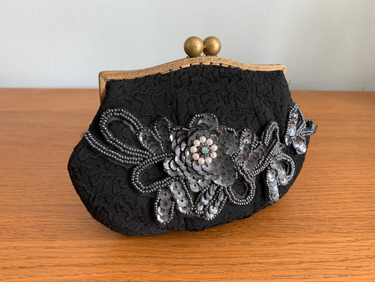 Vintage 1930s/1940s Beaded and Sequined Purse with Brass Frame – Floral Decoration