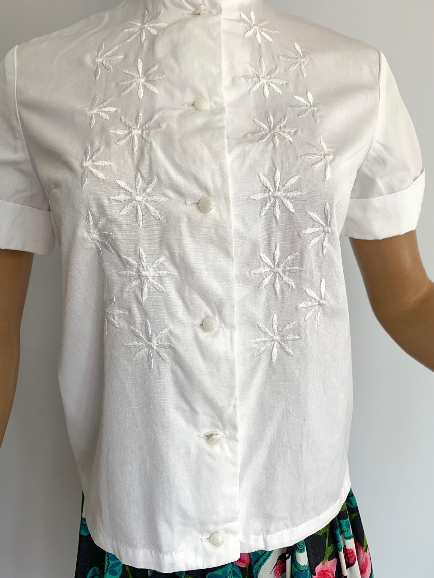 1950s Mandarin Collar Embroidered Cotton Blouse | S
