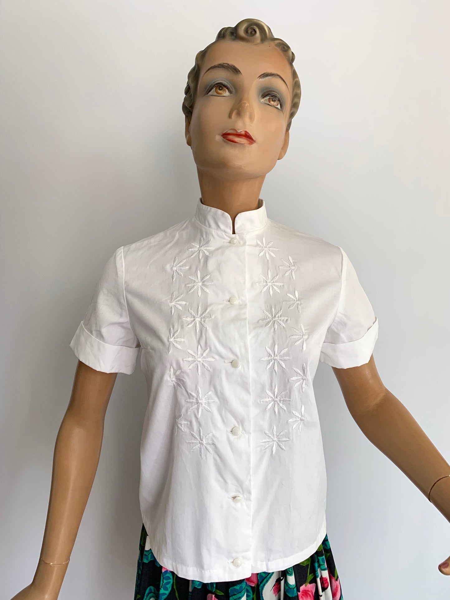 1950s Mandarin Collar Embroidered Cotton Blouse | S