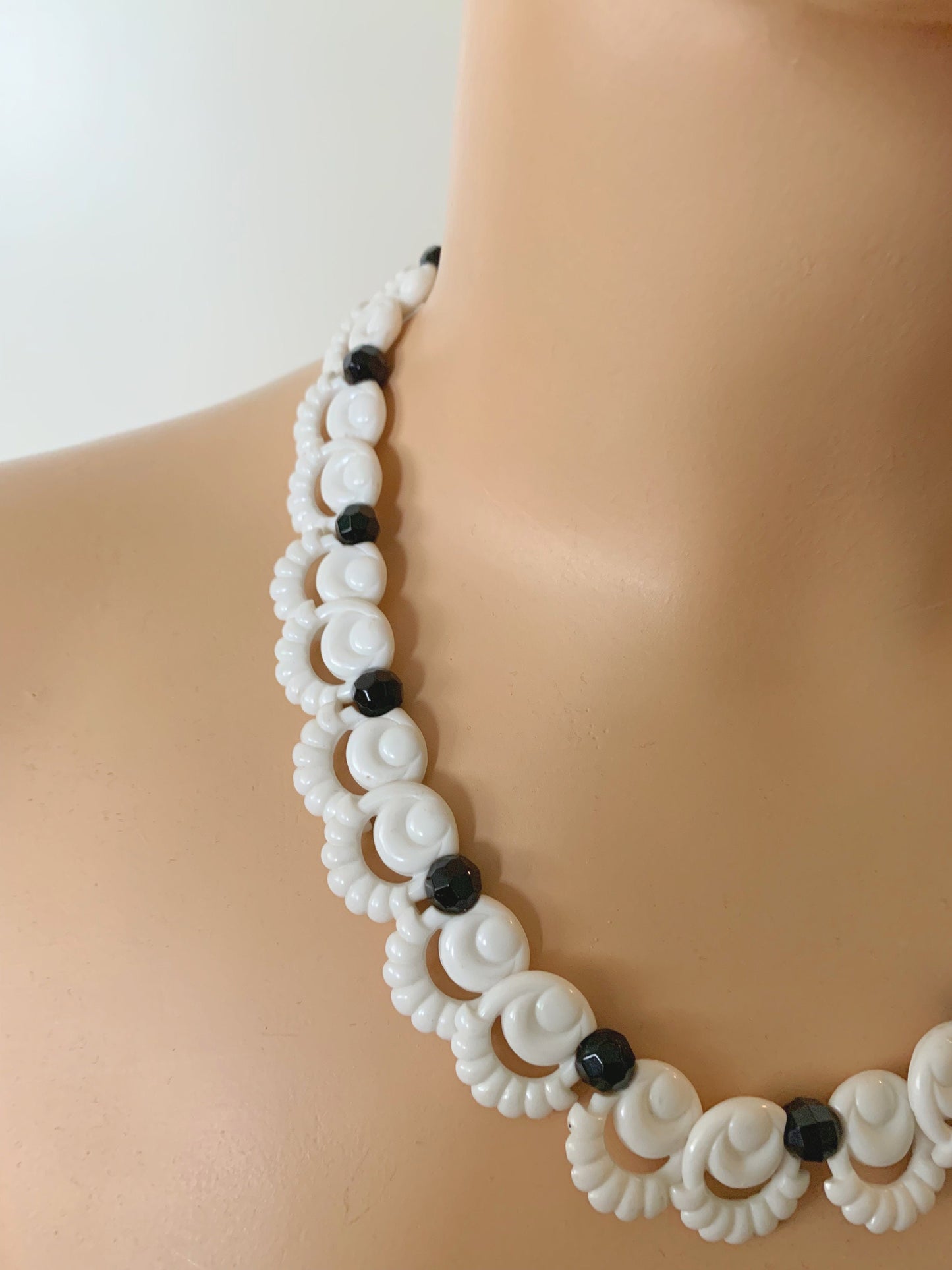 Vintage 1950s Black & White Plastic Necklace