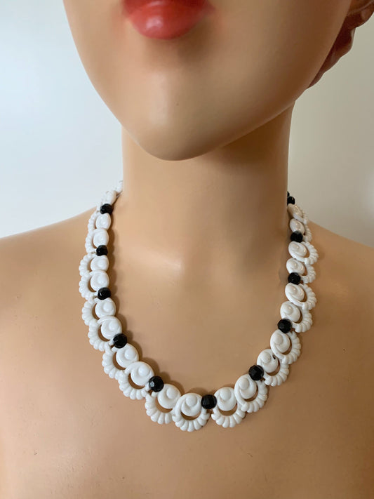 Vintage 1950s Black & White Plastic Necklace